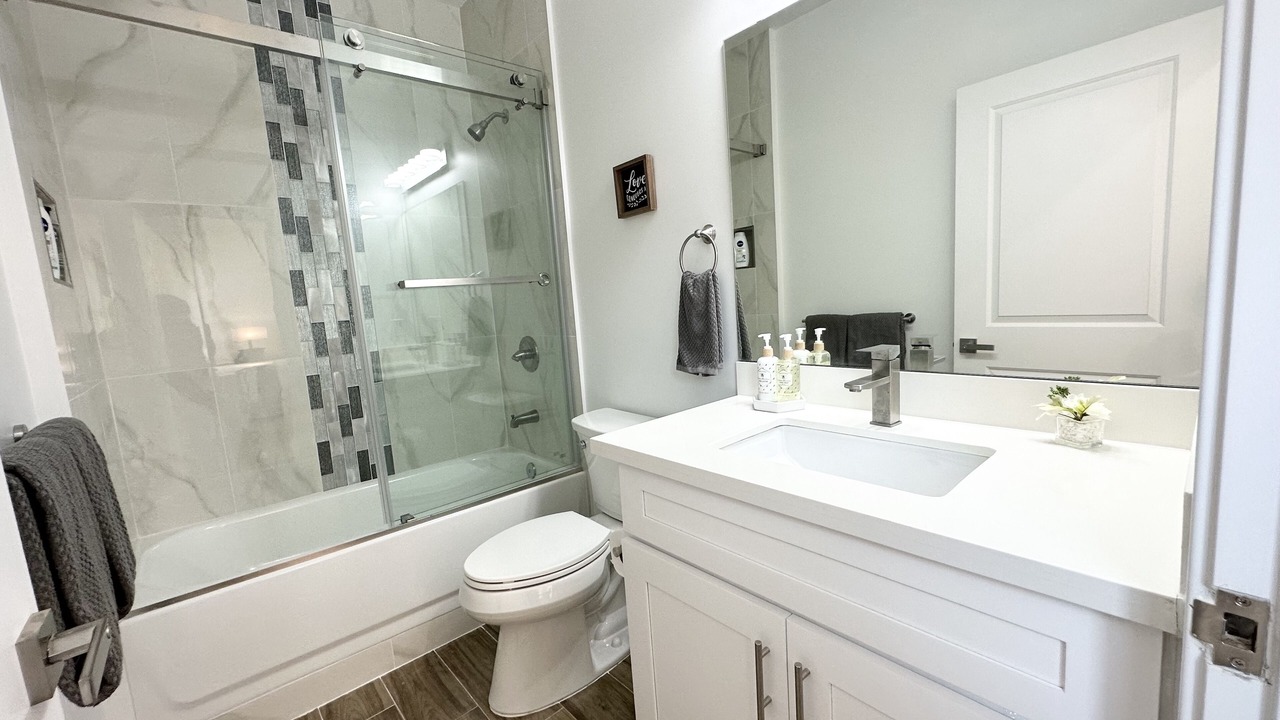 Photo of Bathroom in Lamanda Park