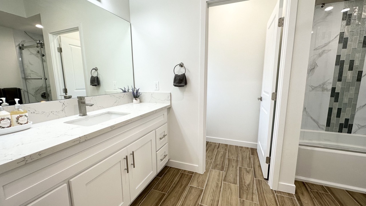 Photo of Bathroom in Lamanda Park