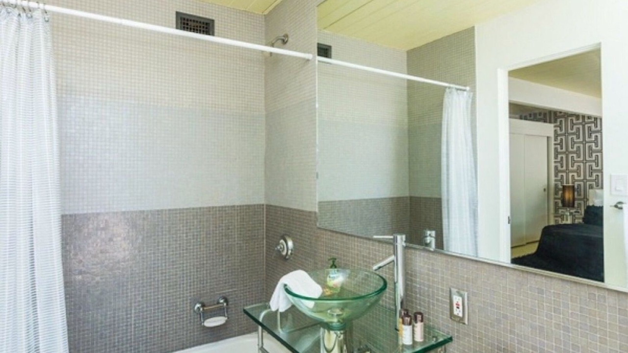 Photo of Bathroom in Racquet Club Estates