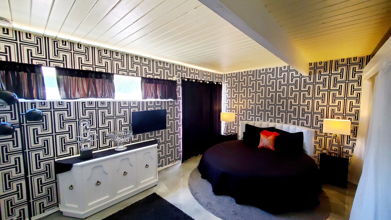 Photo of Bedroom in Racquet Club Estates