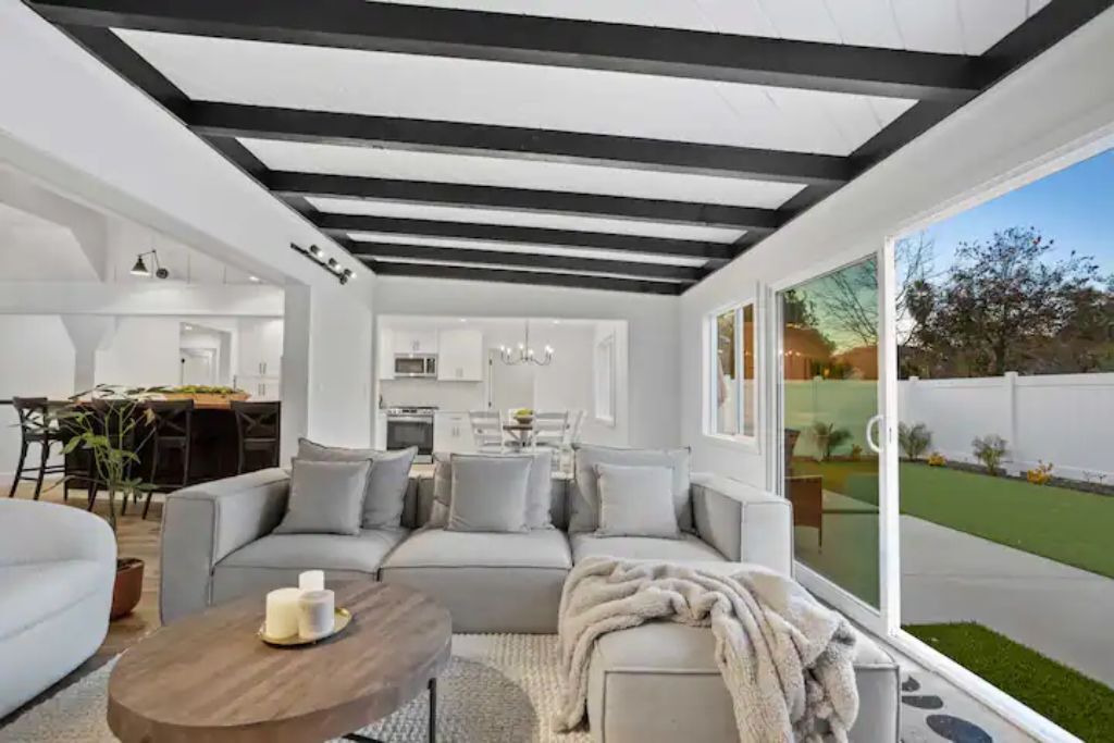 Photo of Livingroom in Reseda
