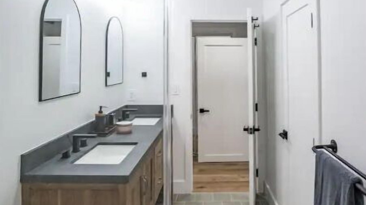 Photo of Bathroom in Reseda