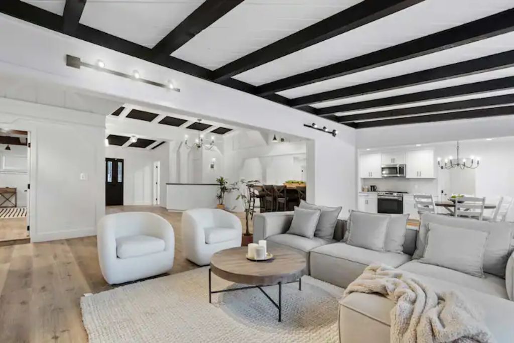 Photo of Livingroom in Reseda