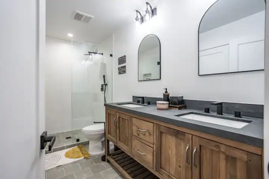 Photo of Bathroom in Reseda