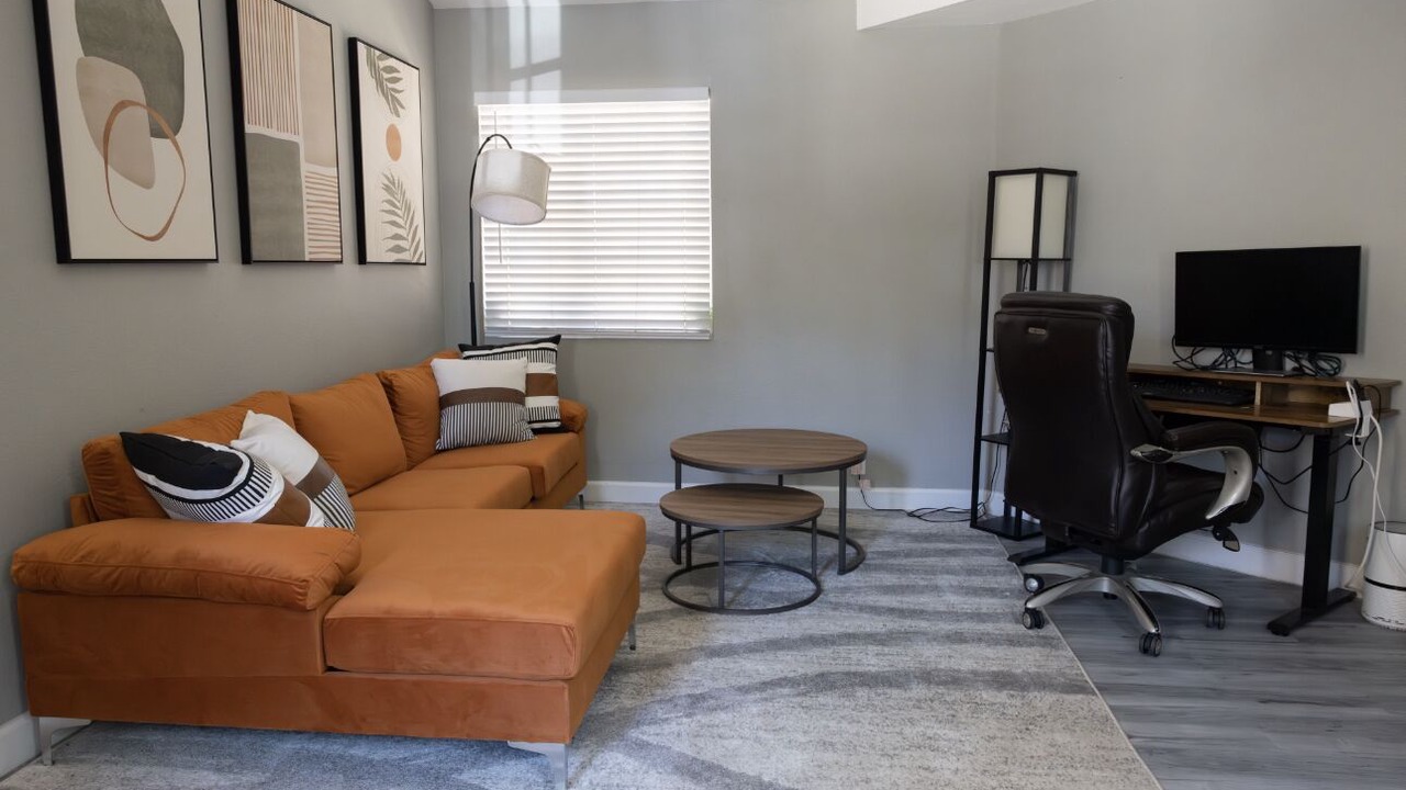 Photo of Livingroom in Circle Area
