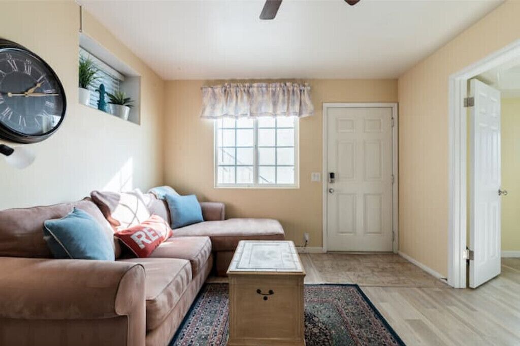 Photo of Livingroom in Belmont Heights