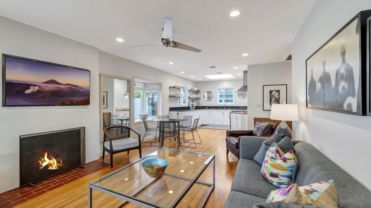 Photo of Livingroom in East Side Costa Mesa