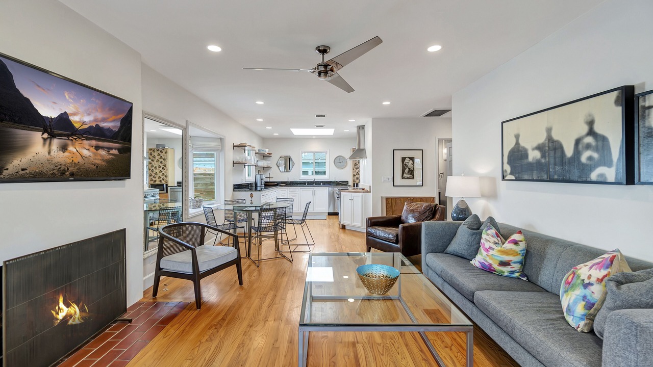 Photo of Livingroom in East Side Costa Mesa