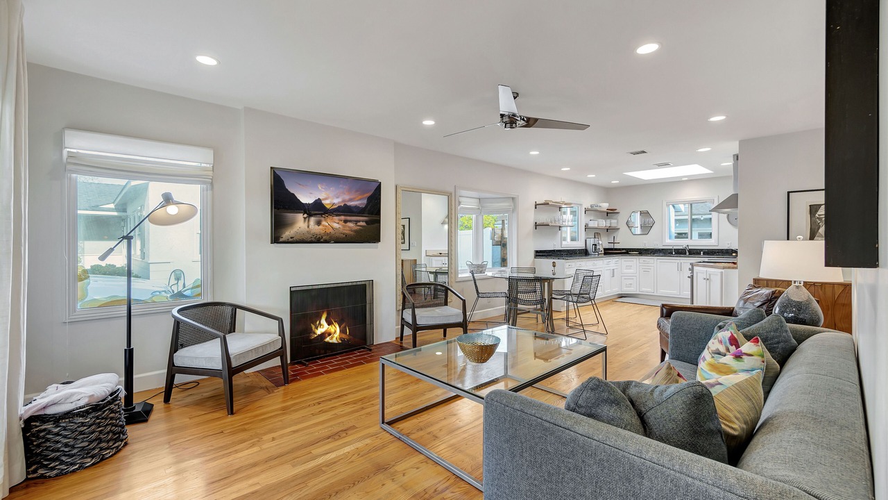 Photo of Livingroom in East Side Costa Mesa