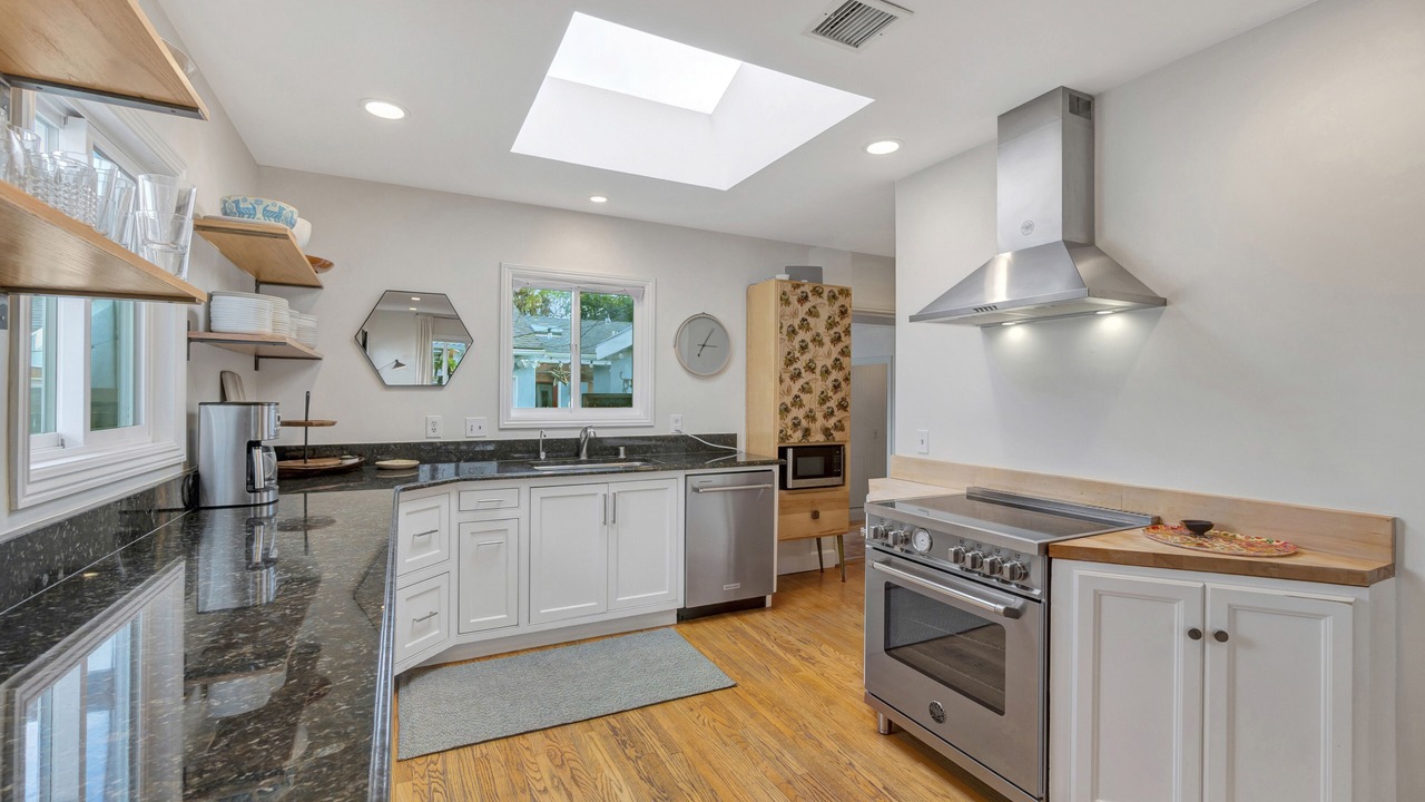 Photo of Kitchen in East Side Costa Mesa