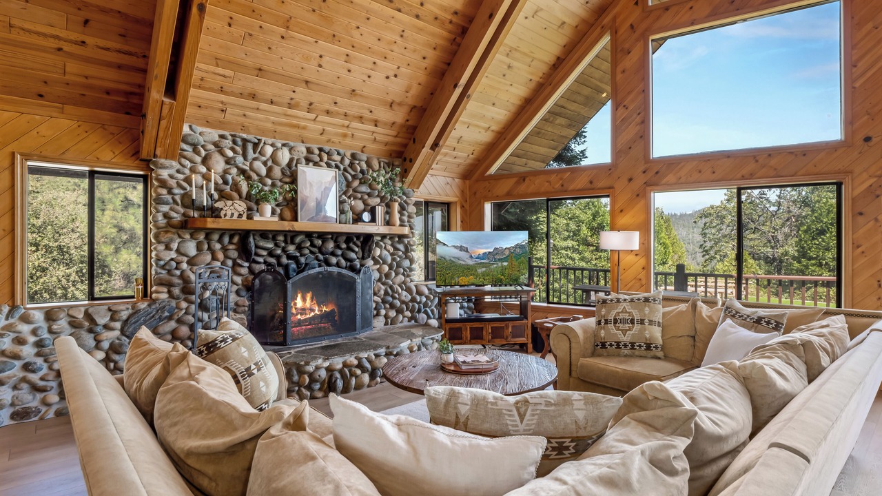 Photo of Livingroom in Madera County