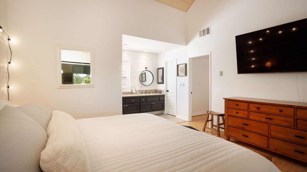 Photo of Bedroom in Lake Arrowhead