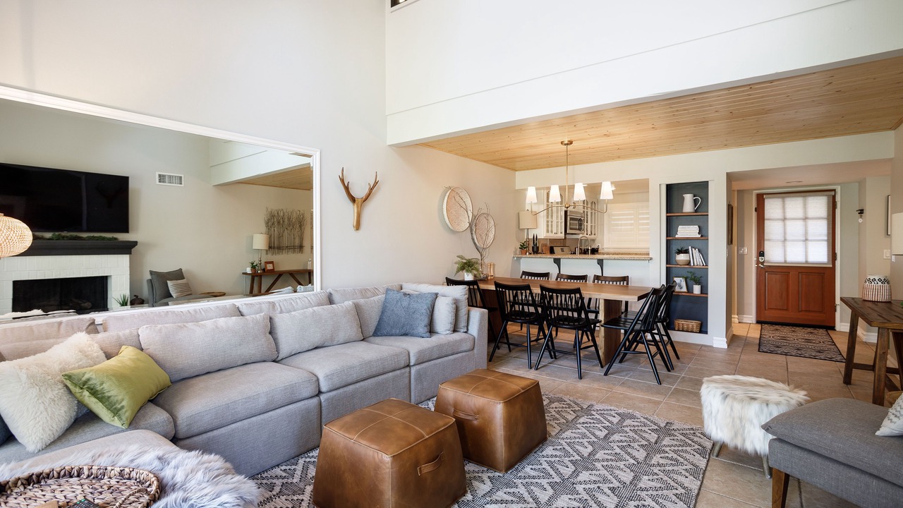 Photo of Livingroom in Lake Arrowhead