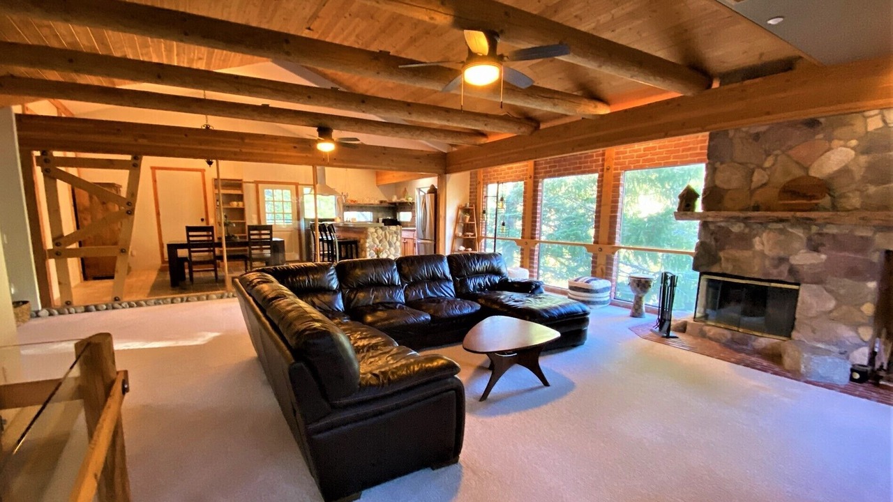 Photo of Livingroom in Twin Peaks