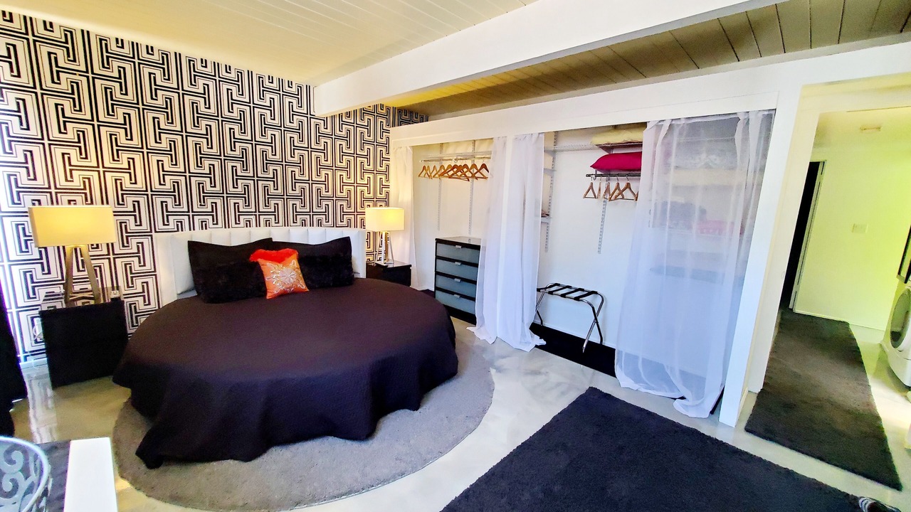 Photo of Bedroom in Racquet Club Estates