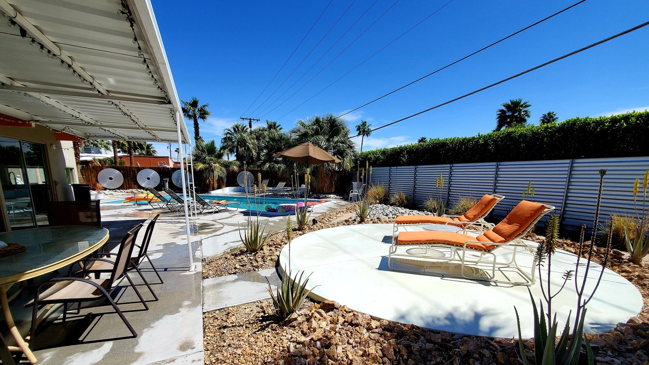 Photo of Outdoor in Racquet Club Estates