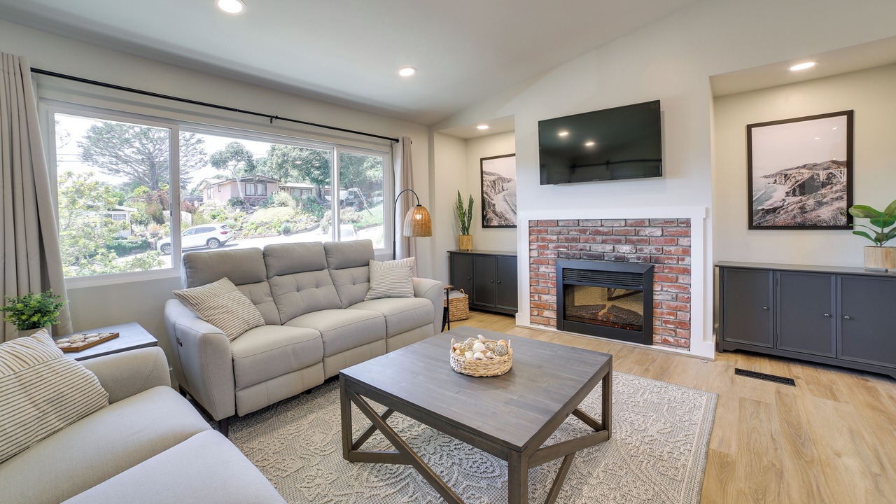 Photo of Livingroom in Del Rey Oaks