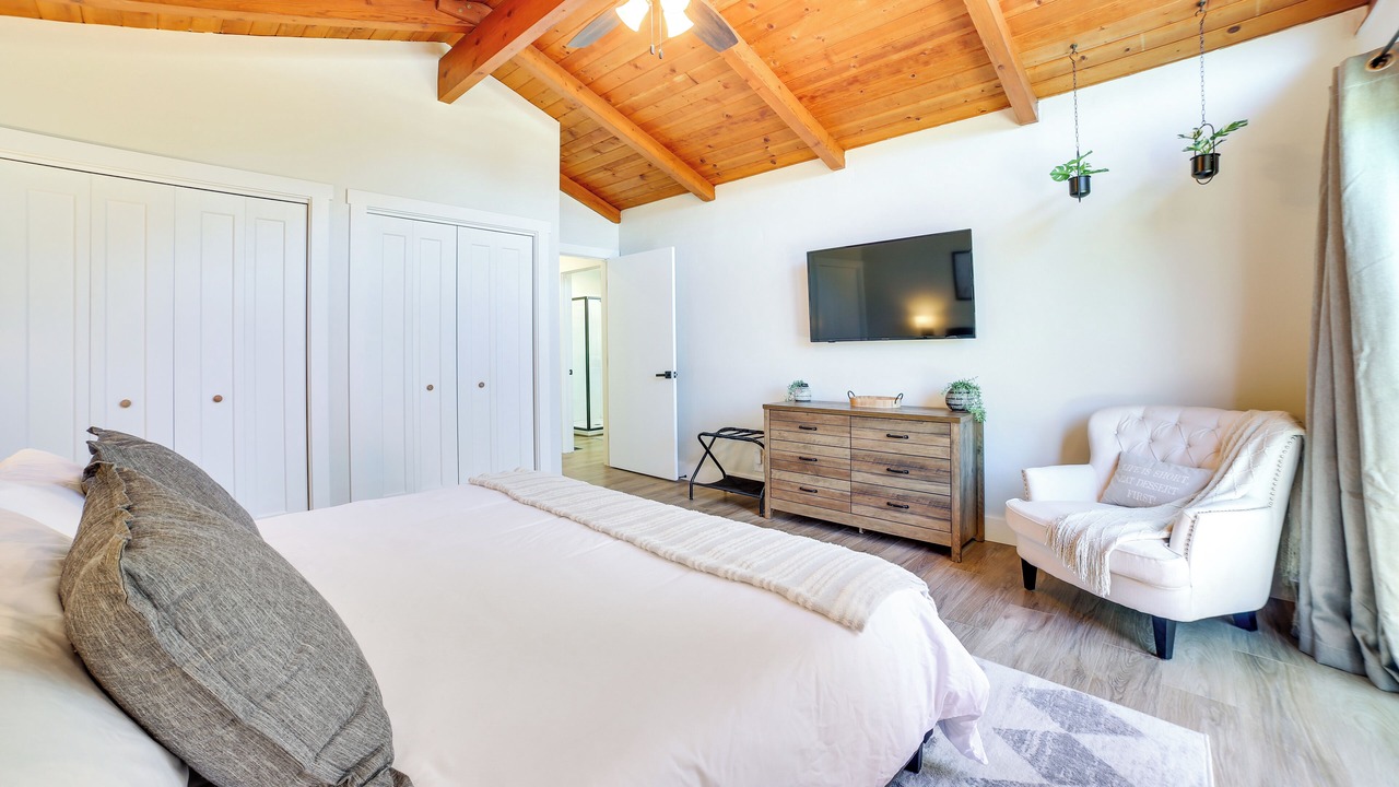 Photo of Bedroom in Del Rey Oaks