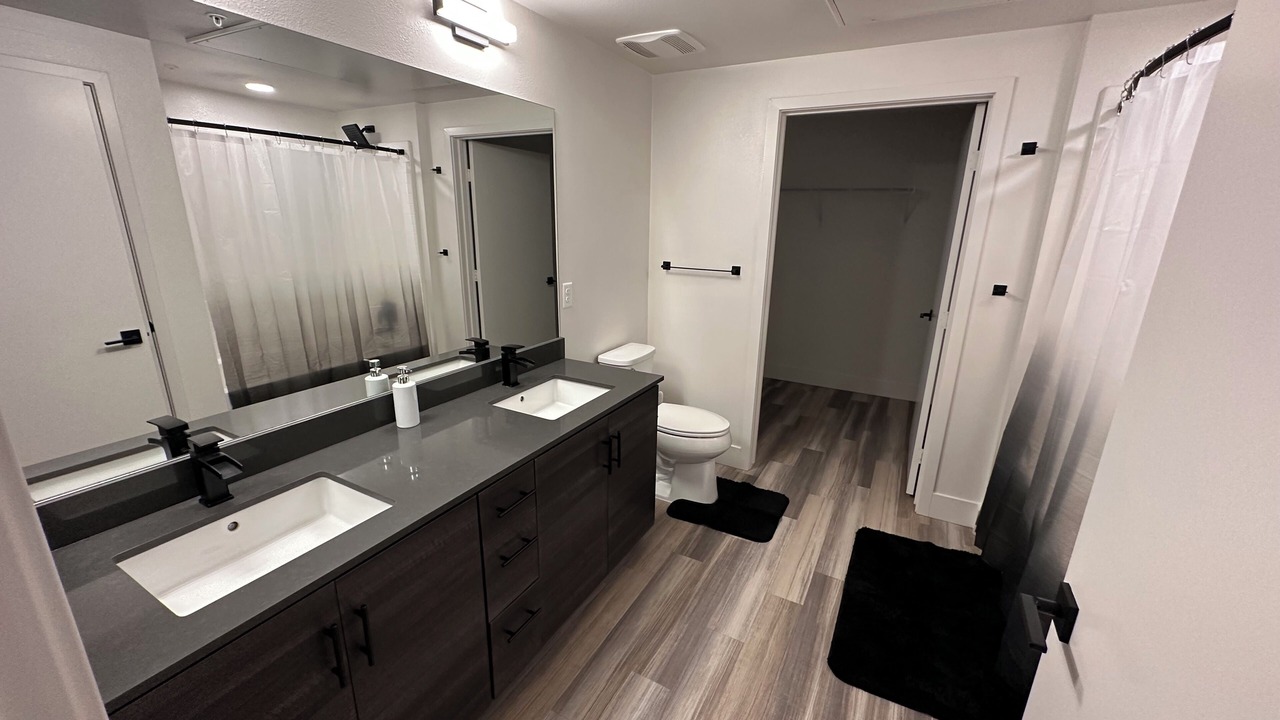 Photo of Bathroom in Platinum Triangle