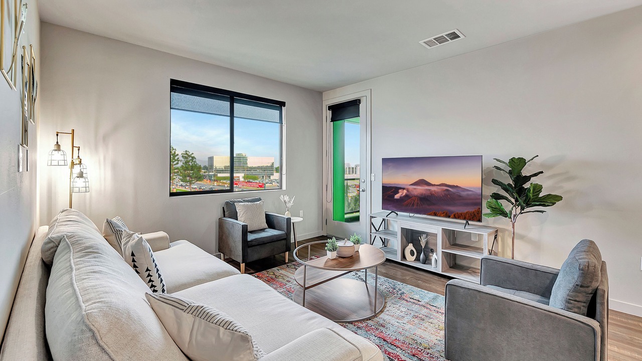 Photo of Livingroom in Platinum Triangle