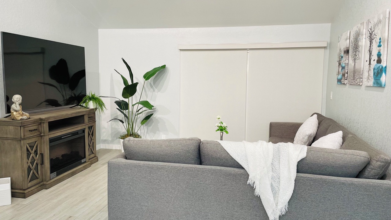 Photo of Livingroom in Baldwin Park