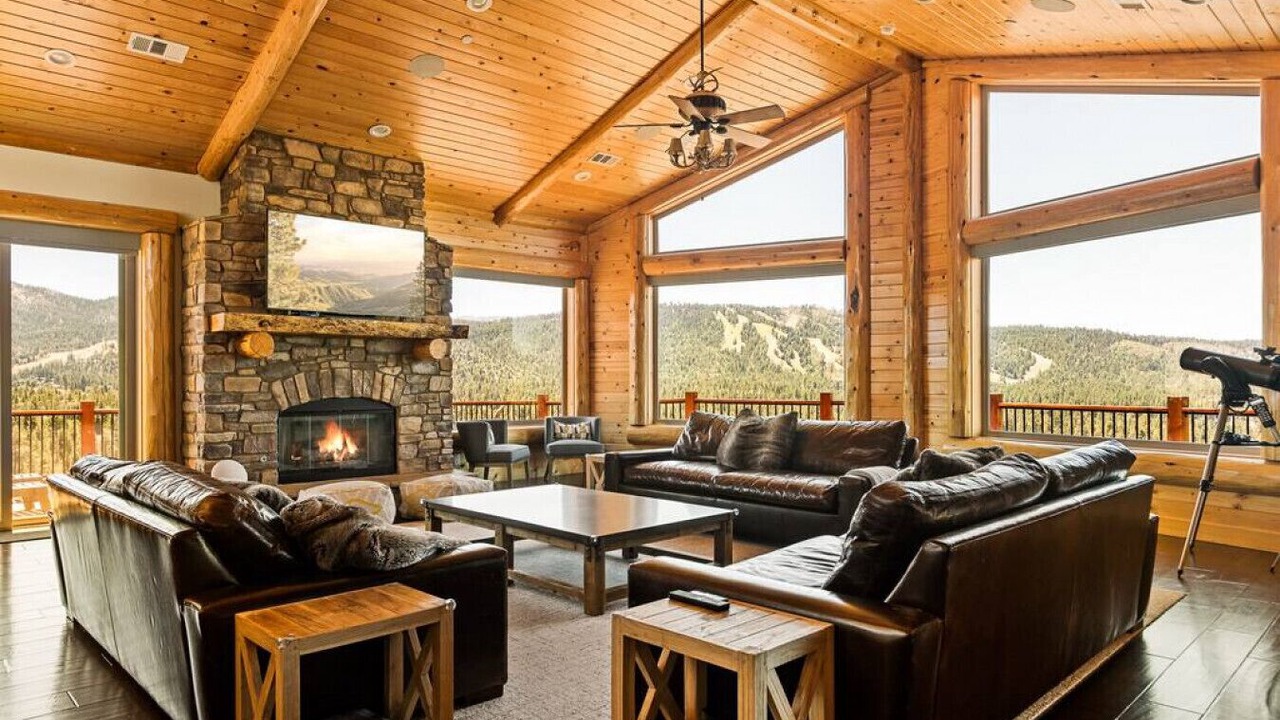 Photo of Livingroom in Castle Glen Estates