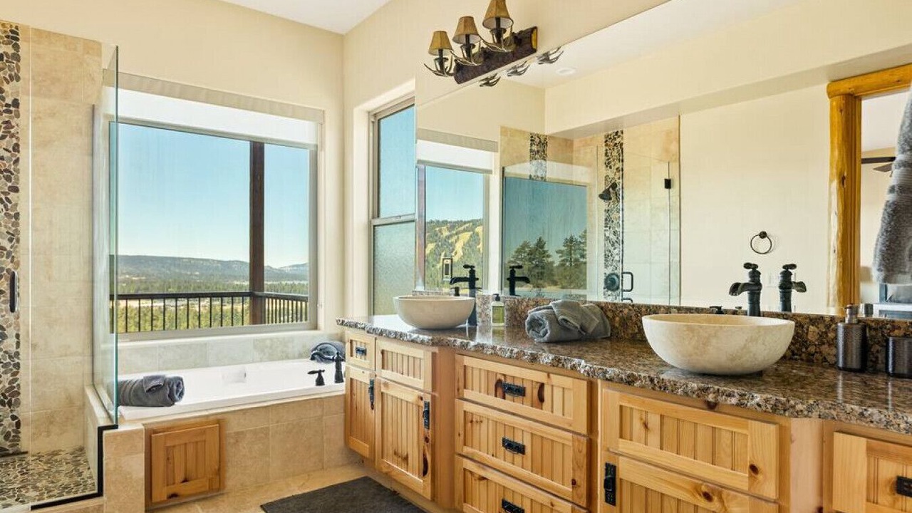 Photo of Bathroom in Castle Glen Estates