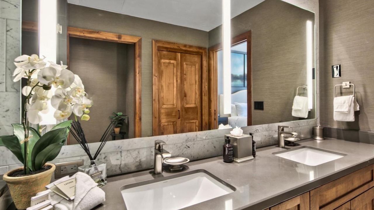 Photo of Bathroom in Lakeside Park