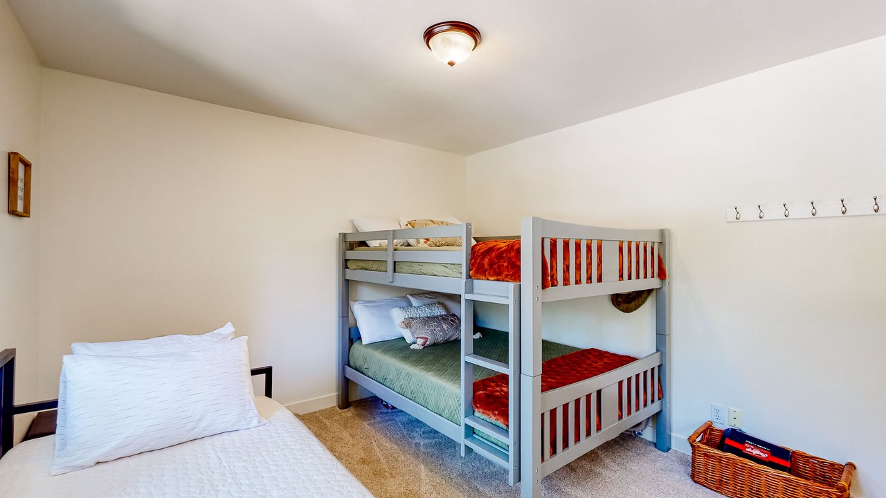 Photo of Bedroom in Crestline