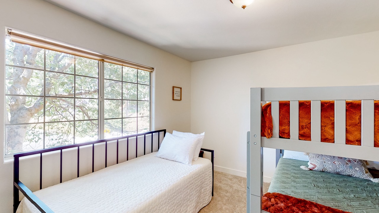 Photo of Bedroom in Crestline