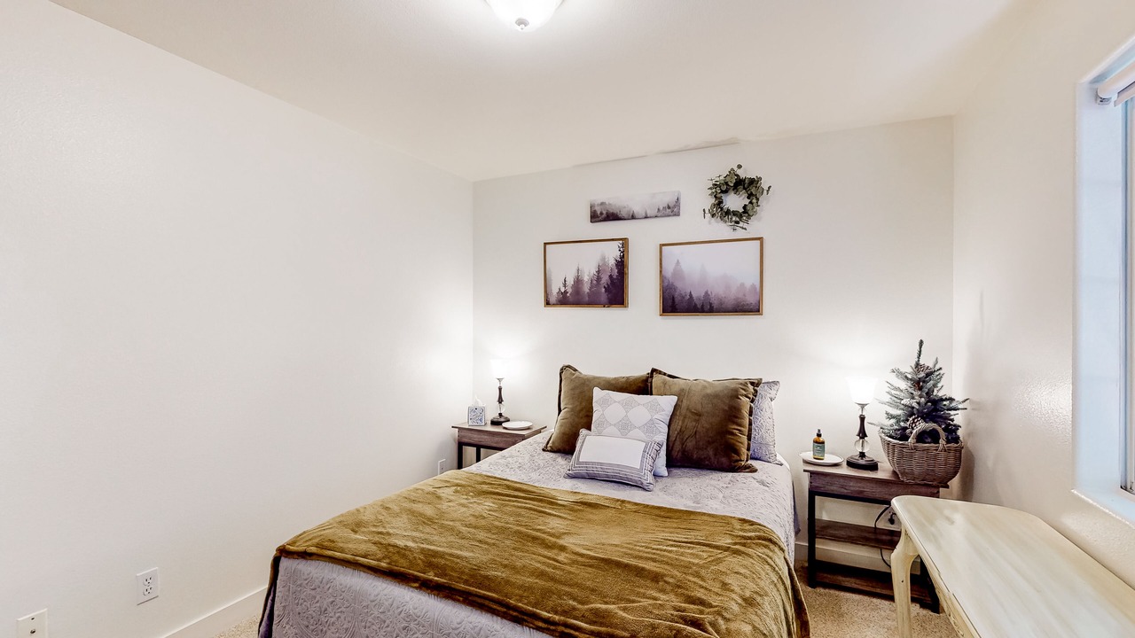 Photo of Bedroom in Crestline