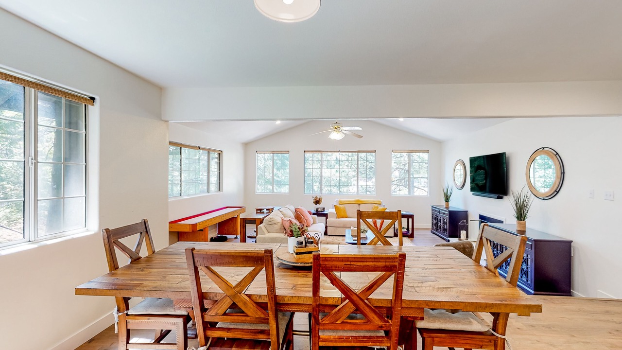 Photo of Livingroom in Crestline