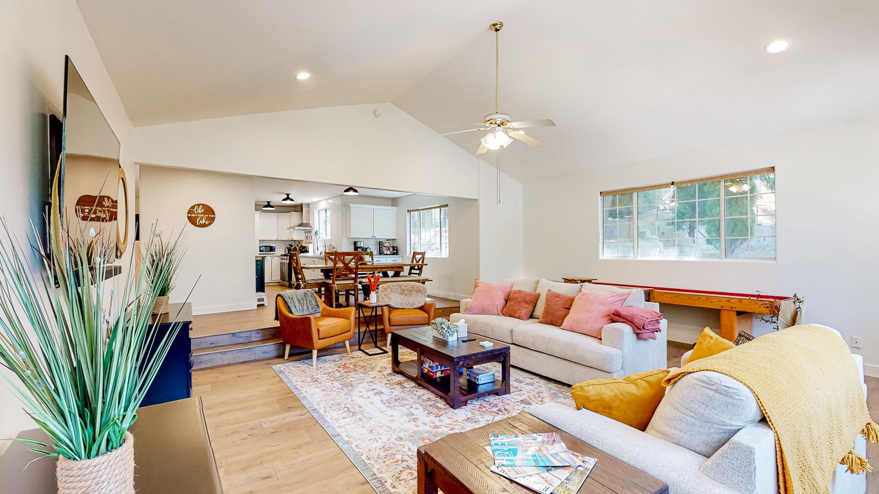 Photo of Livingroom in Crestline