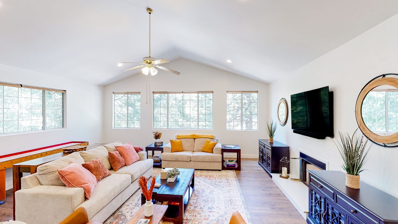 Photo of Livingroom in Crestline