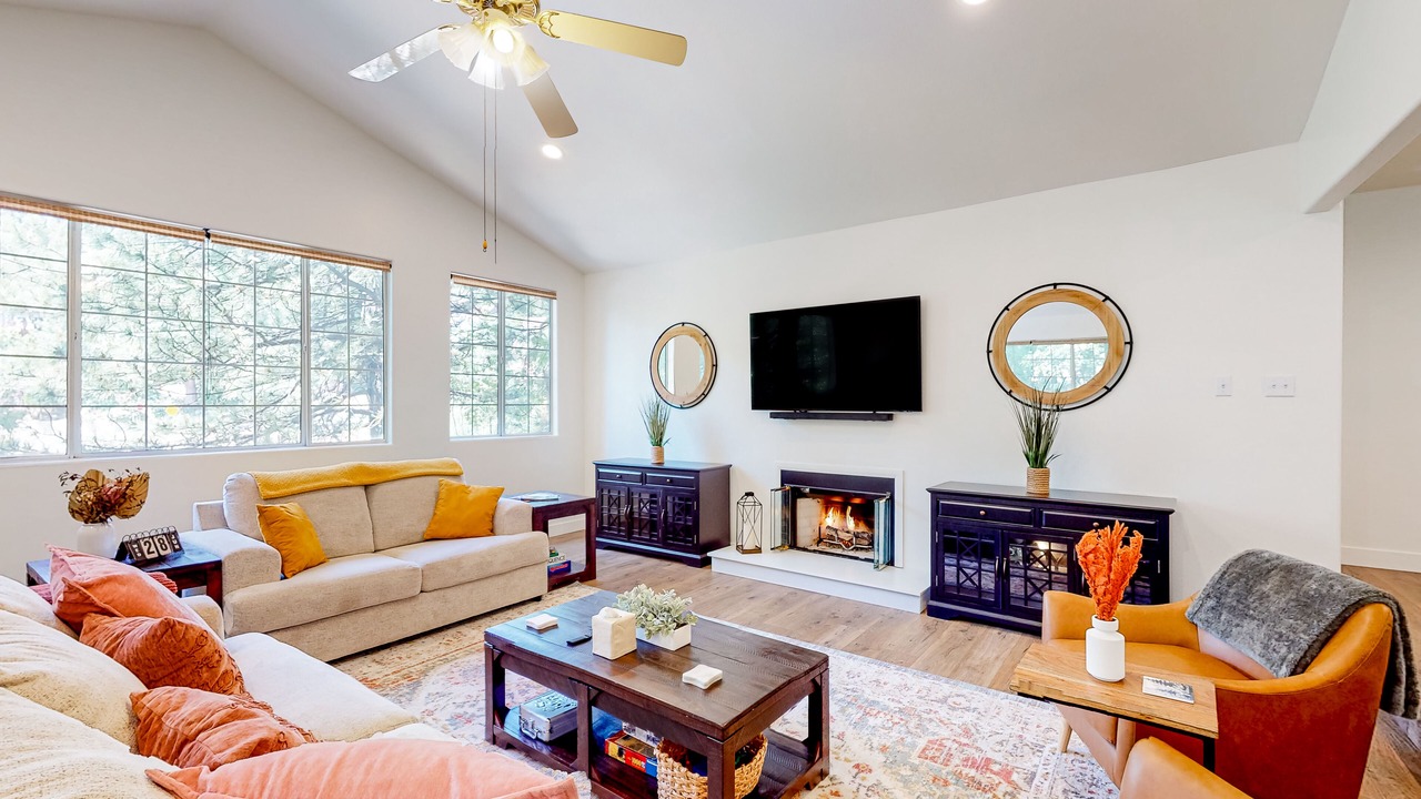 Photo of Livingroom in Crestline