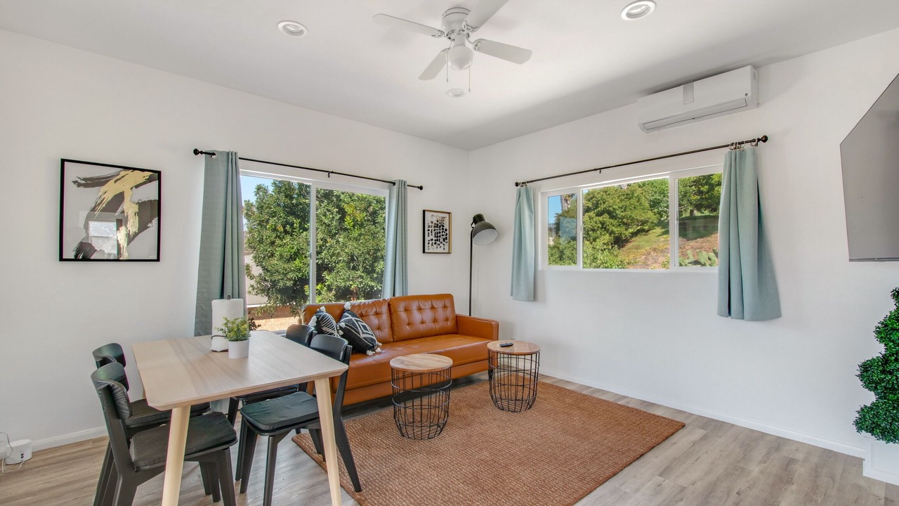 Photo of Livingroom in Vista