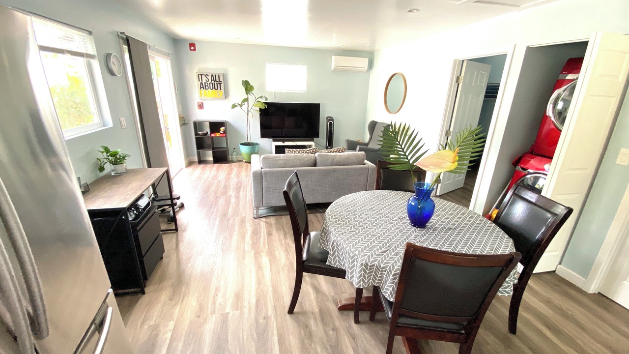 Photo of Livingroom in Encino