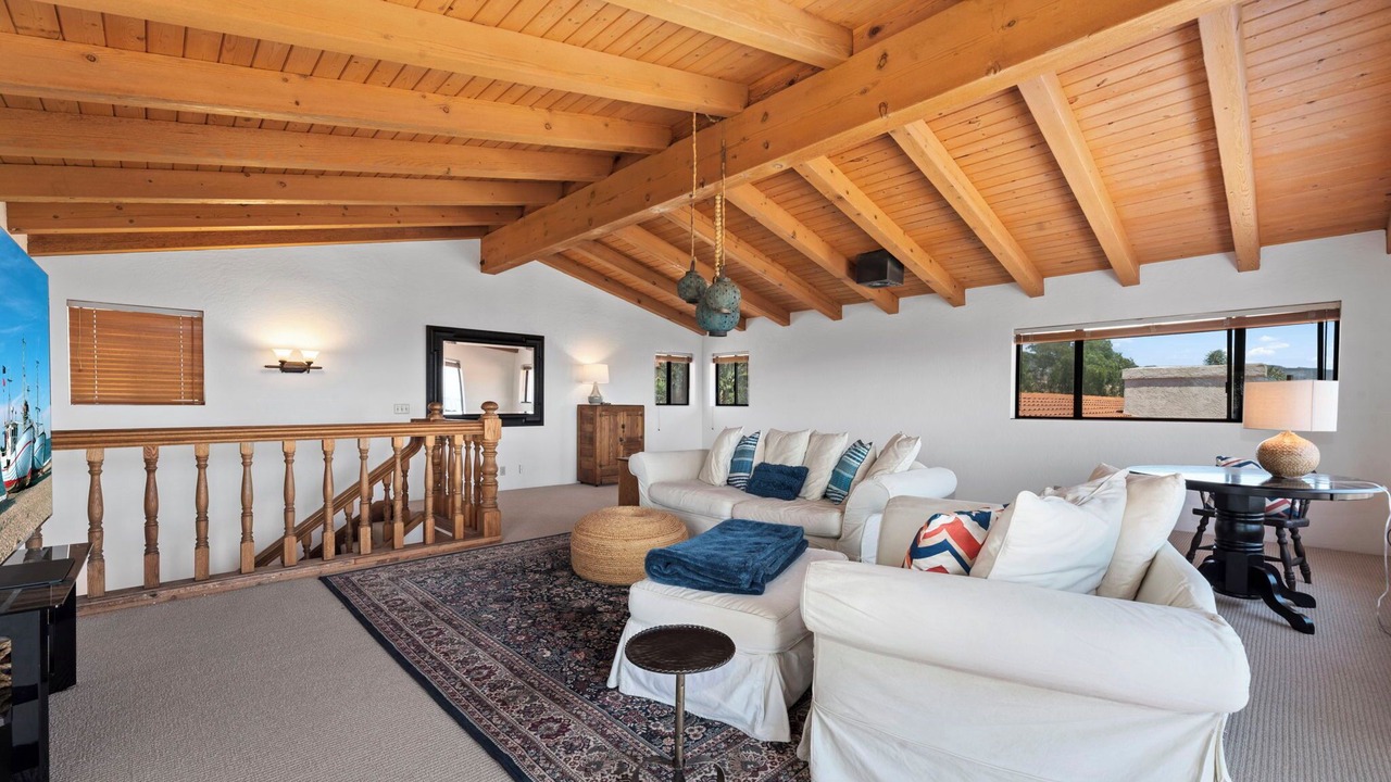 Photo of Livingroom in Central Malibu