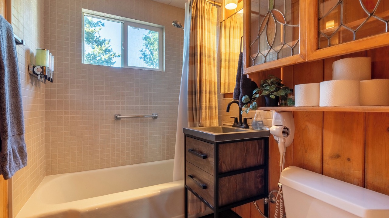 Photo of Bathroom in Green Valley Lake