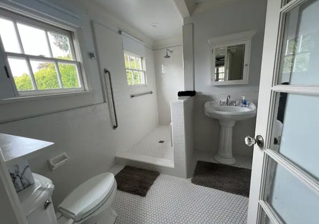 Photo of Bathroom in Cardiff-by-the-Sea
