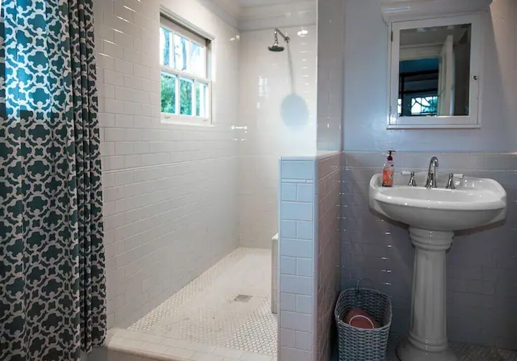Photo of Bathroom in Cardiff-by-the-Sea
