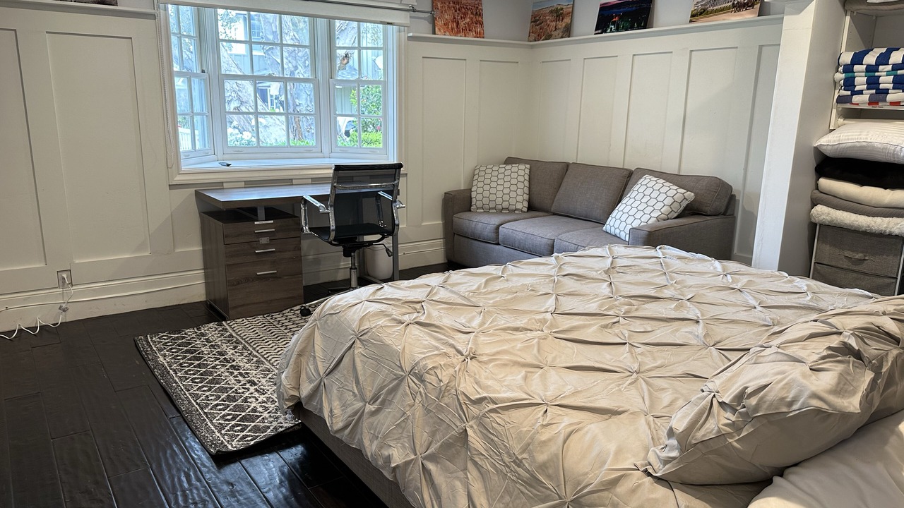 Photo of Bedroom in Cardiff-by-the-Sea