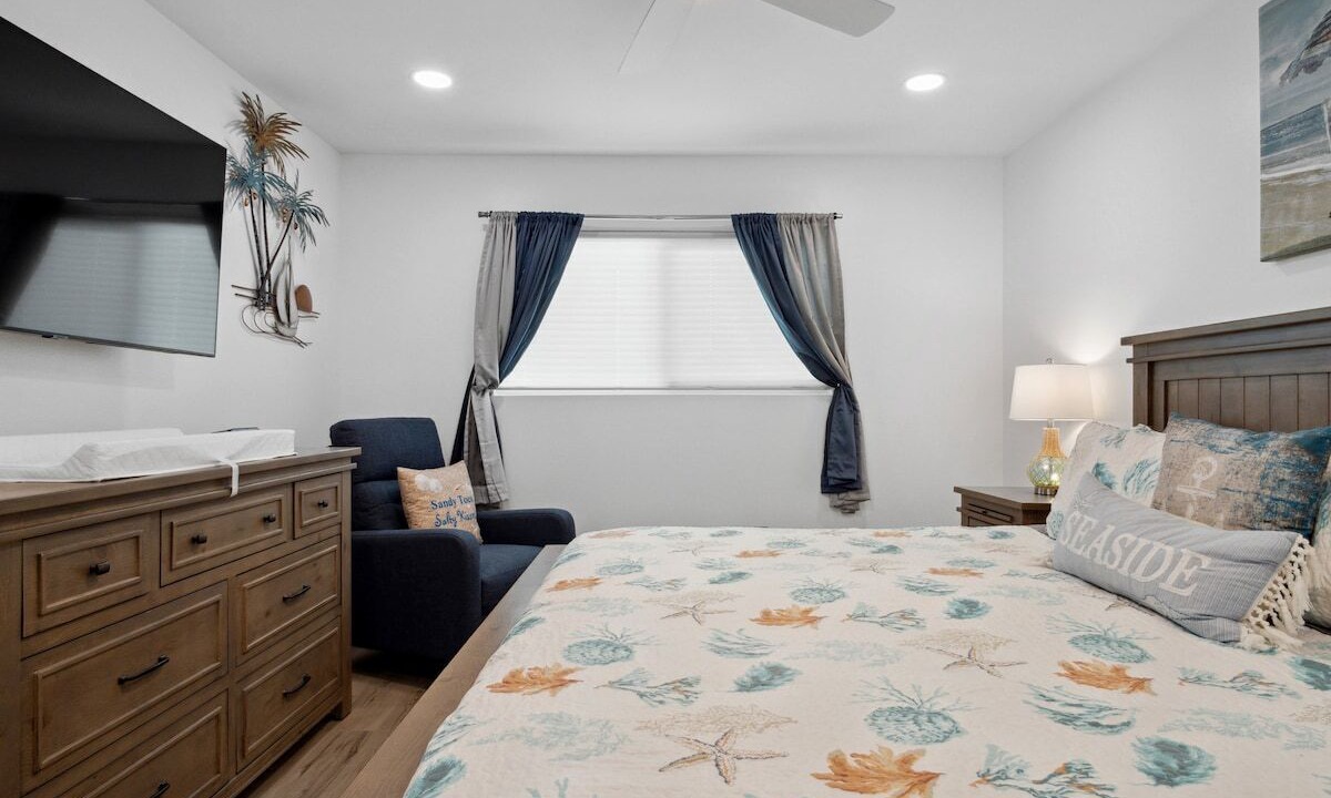 Photo of Bedroom in Hollywood Beach