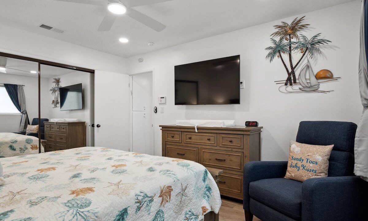 Photo of Bedroom in Hollywood Beach