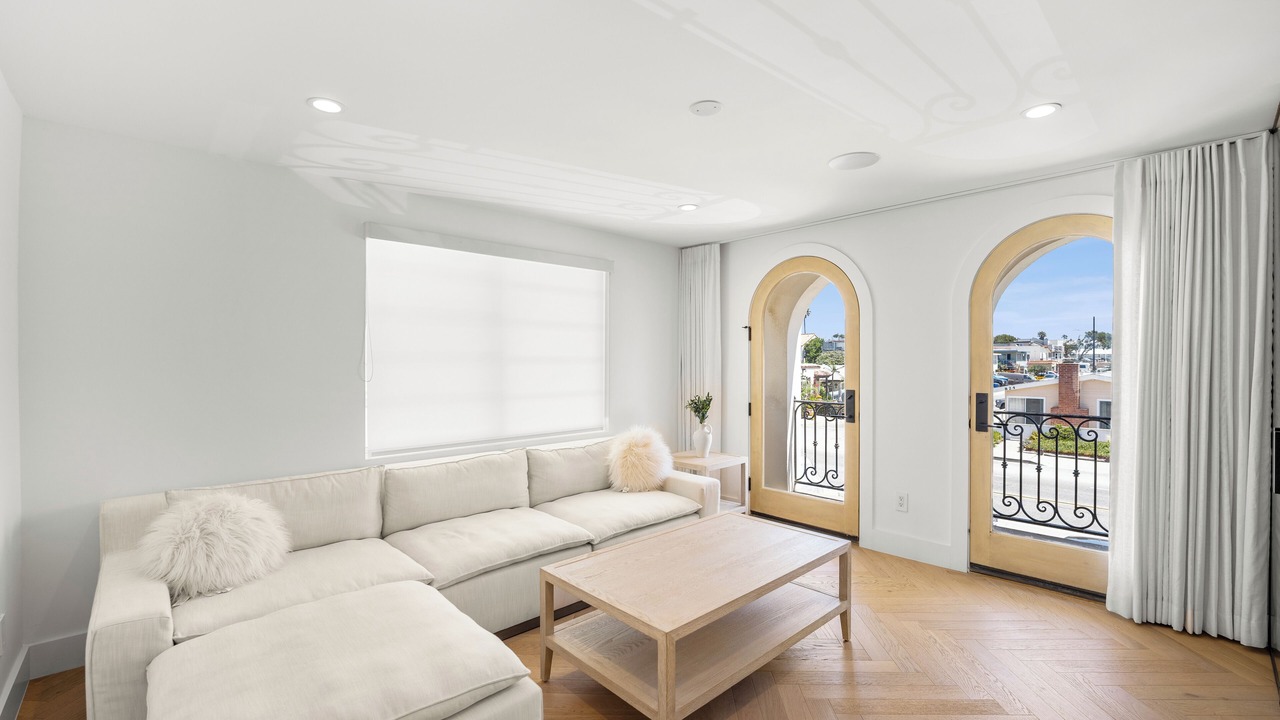 Photo of Livingroom in Silver Strand