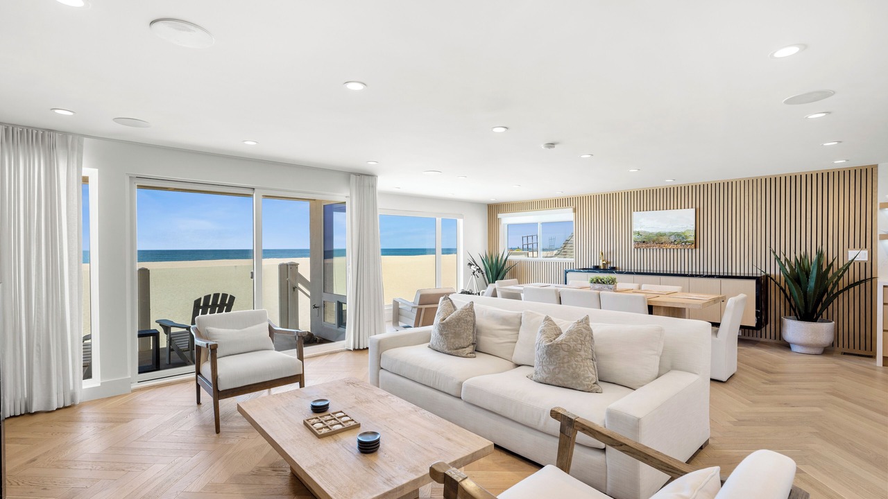 Photo of Livingroom in Silver Strand