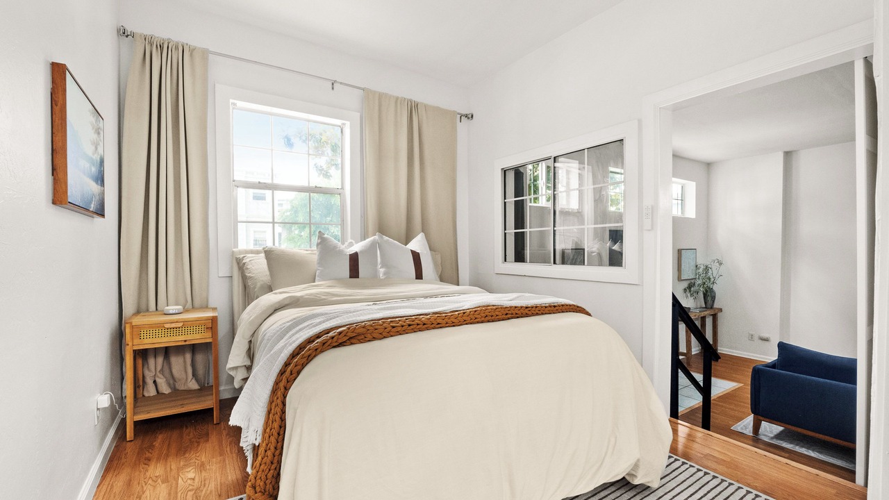 Photo of Bedroom in Downtown Oakland