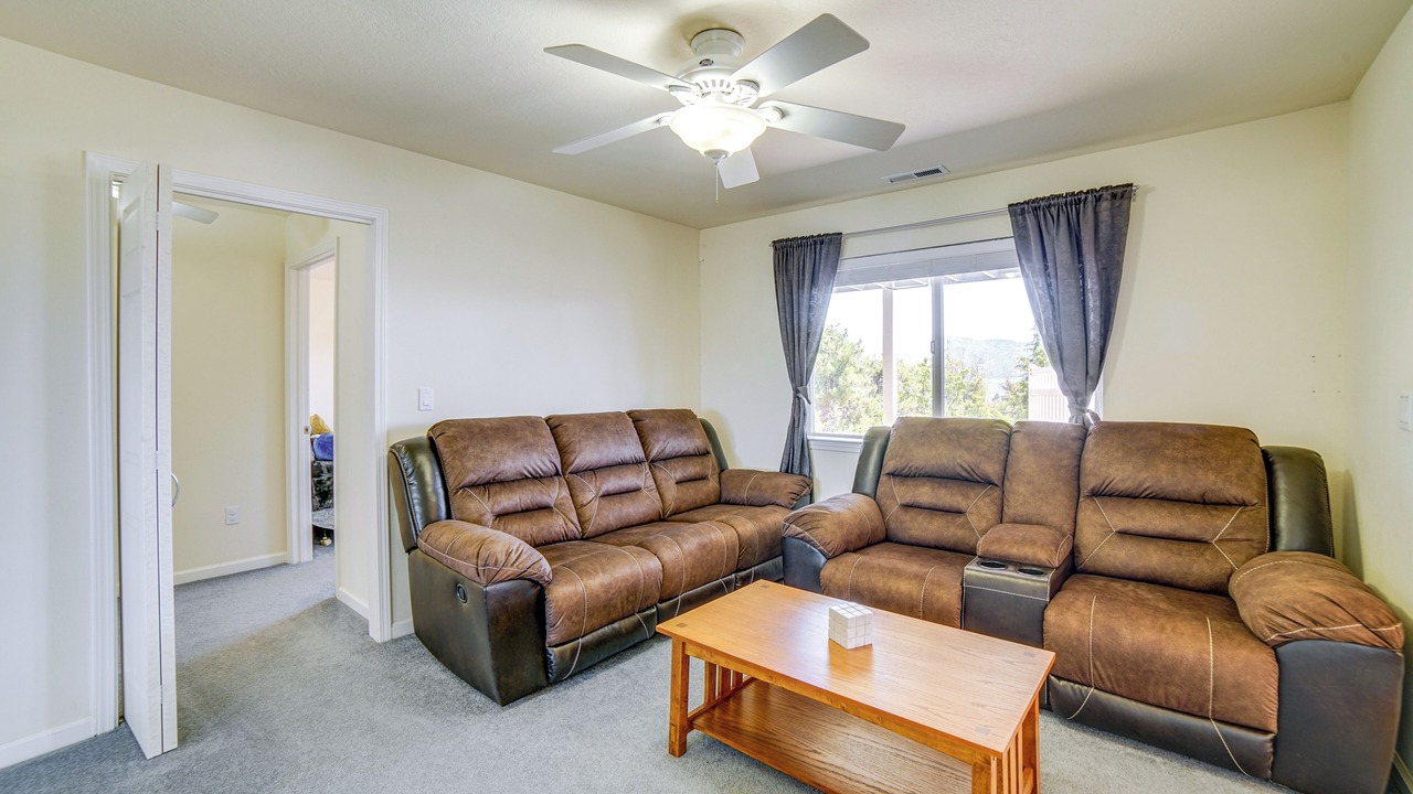 Photo of Livingroom in North Lakeport