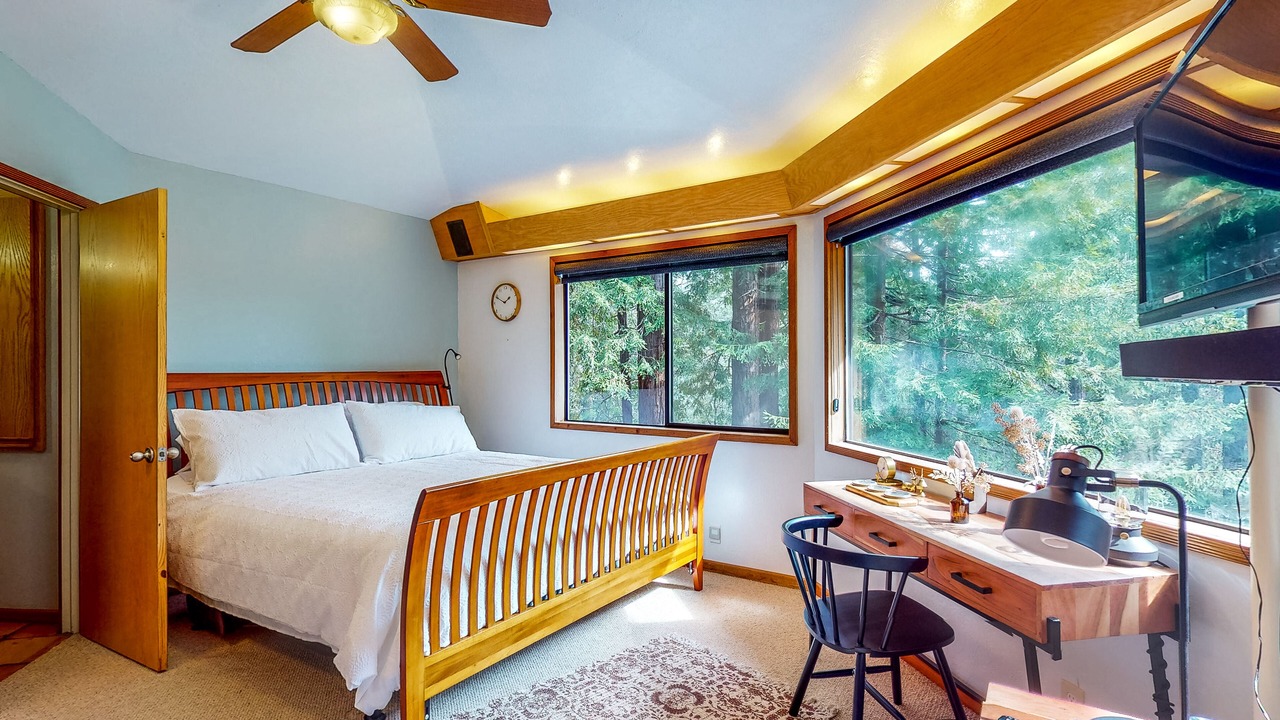 Photo of Bedroom in Timber Cove