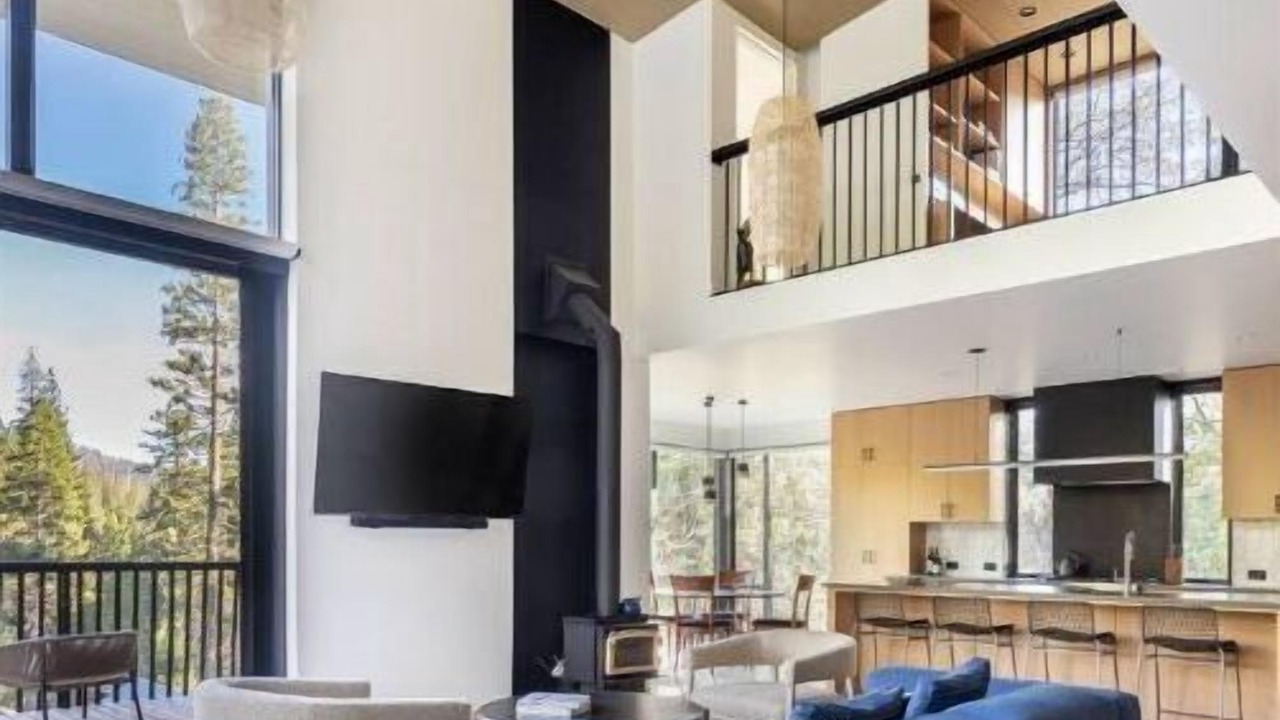 Photo of Livingroom in North Wawona